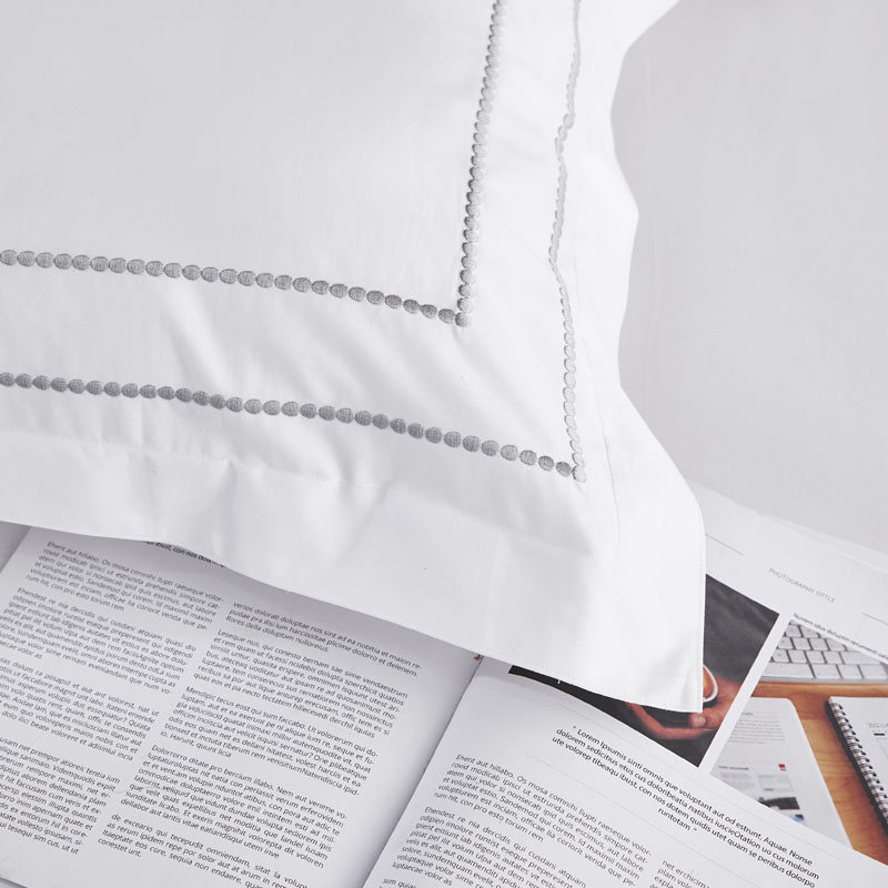 Ensemble de draps 100 % coton brodé à points 300 fils/cm Ensemble de draps 100 % coton brodé à points 300 fils/cm