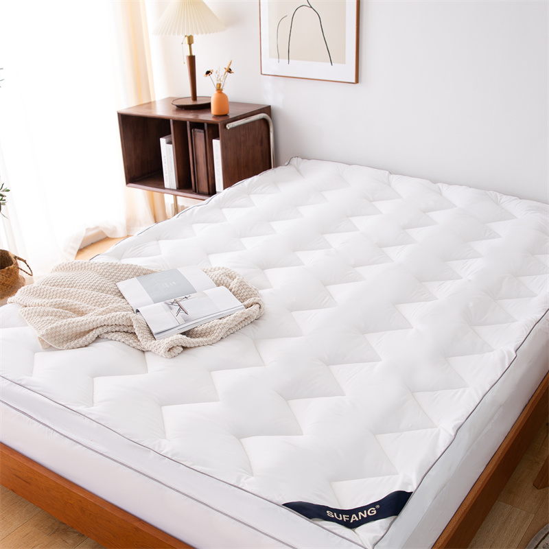 Surmatelas de remplissage en microfibre Wave Quliting Design Surmatelas de remplissage en microfibre Wave Quliting Design