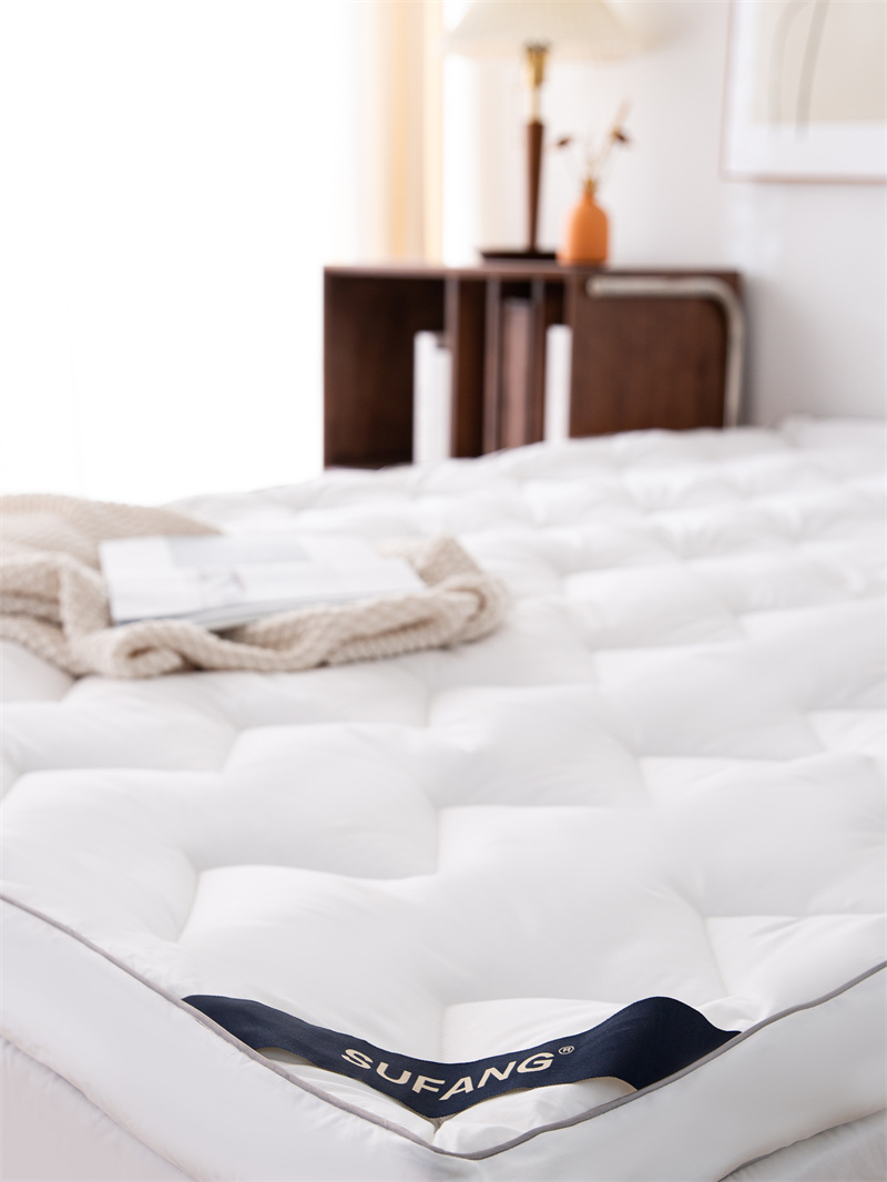 Surmatelas de remplissage en microfibre Wave Quliting Design Surmatelas de remplissage en microfibre Wave Quliting Design