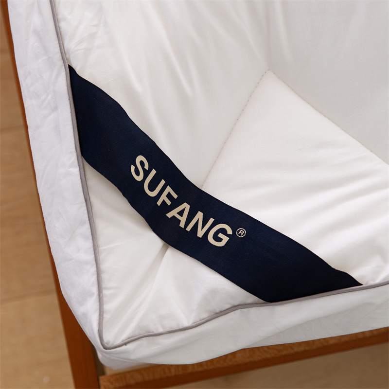 Surmatelas de remplissage en microfibre Wave Quliting Design Surmatelas de remplissage en microfibre Wave Quliting Design
