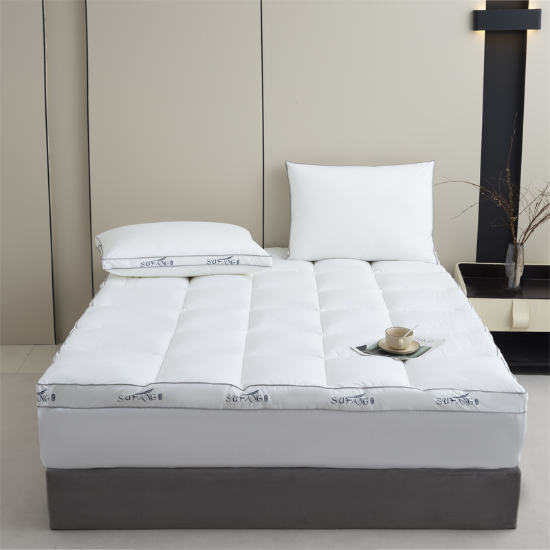 Microfibre adaptée aux besoins du client de logo d'impression remplissant le tissu 40s Downproof avec le surmatelas de tuyauterie