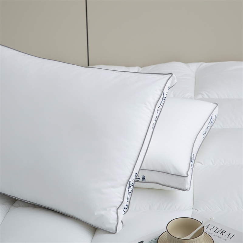 Microfibre adaptée aux besoins du client de logo d'impression remplissant le tissu 40s Downproof avec le surmatelas de tuyauterie Microfibre adaptée aux besoins du client de logo d'impression remplissant le tissu 40s Downproof avec le surmatelas de tuyauterie