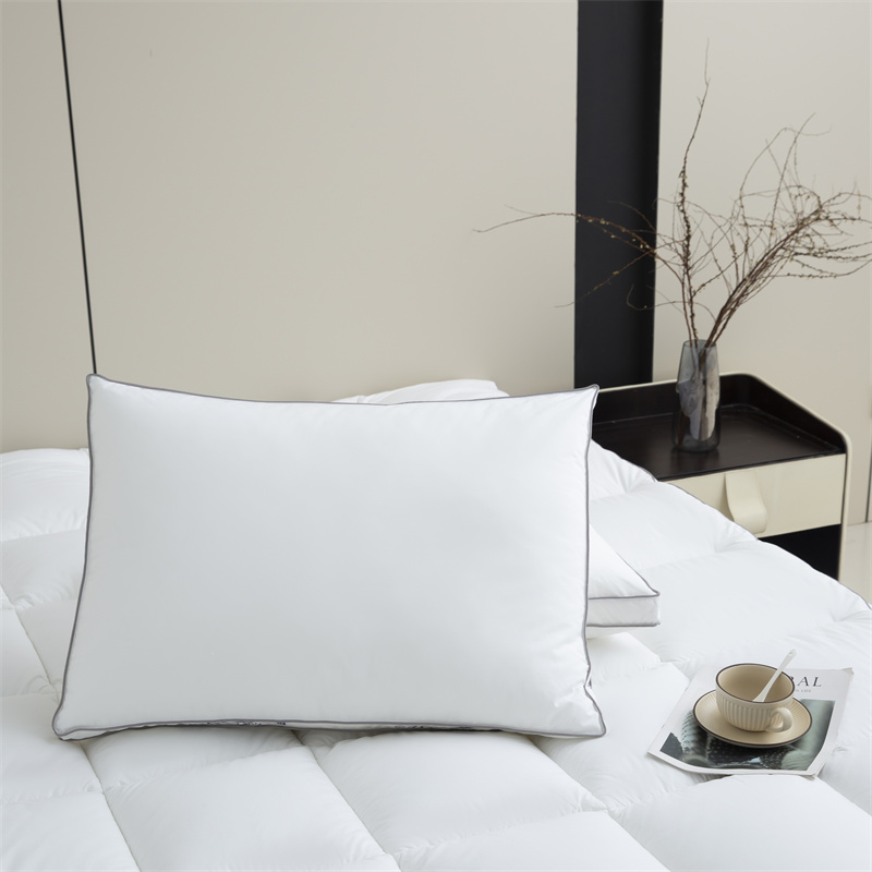 Microfibre adaptée aux besoins du client de logo d'impression remplissant le tissu 40s Downproof avec le surmatelas de tuyauterie Microfibre adaptée aux besoins du client de logo d'impression remplissant le tissu 40s Downproof avec le surmatelas de tuyauterie