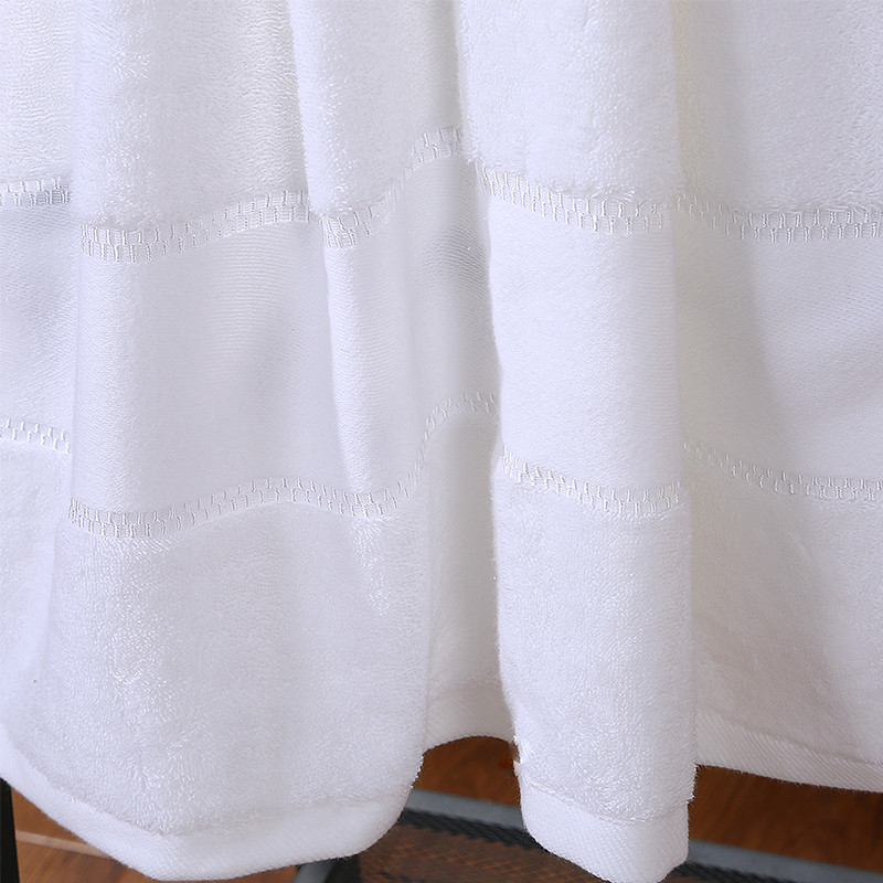 Ensemble de serviettes en fil d'argent blanc à bordure Dobby Ensemble de serviettes en fil d'argent blanc à bordure Dobby