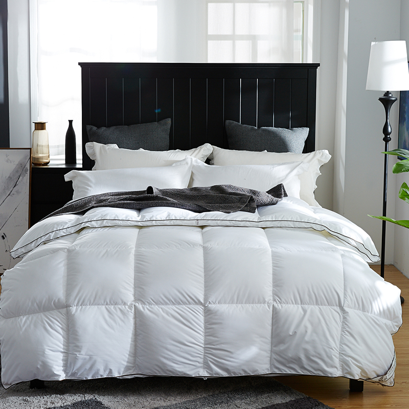 Couette douce et chaude en duvet de canard avec passepoil 100 % coton