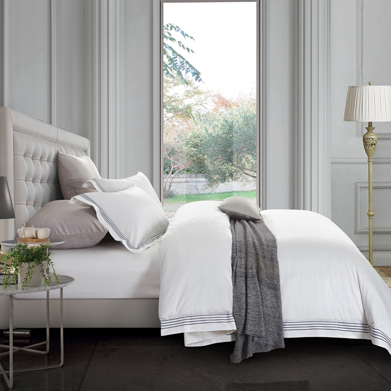 Housse de couette brodée à quatre lignes, ensemble de draps 100% coton blanc 300 fils Housse de couette brodée à quatre lignes, ensemble de draps 100% coton blanc 300 fils