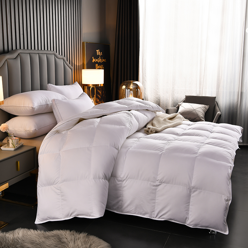 Couette en duvet d'oie blanche pour couette matelassée de chambre d'hôtel Couette en duvet d'oie blanche pour couette matelassée de chambre d'hôtel