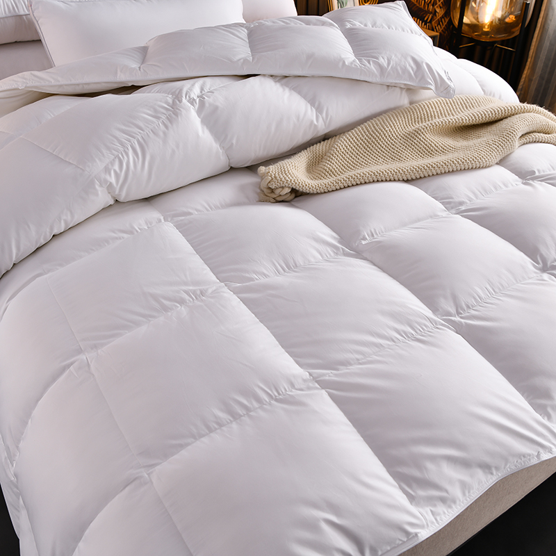 Couette en duvet d'oie blanche pour couette matelassée de chambre d'hôtel Couette en duvet d'oie blanche pour couette matelassée de chambre d'hôtel