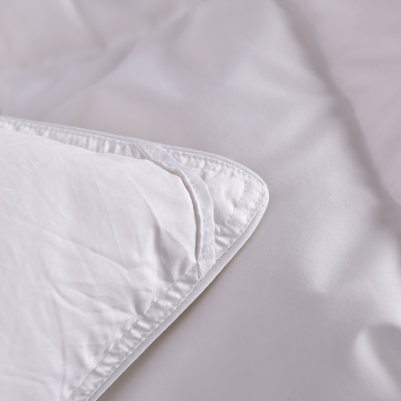 Couette en duvet d'oie blanche pour couette matelassée de chambre d'hôtel Couette en duvet d'oie blanche pour couette matelassée de chambre d'hôtel